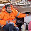 Depremde enkaz altındaki kızının elini bir an bile bırakmamıştı: Mesut Hançer'den yürek sızlatan sözler