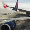 ABD'de Japan Airlines'a ait uçak Delta Air Lines uçağının kuyruğuna çarptı