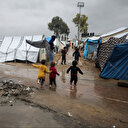 من دمار الحرب إلى عراء الشتاء.. الأمطار تغرق خيام النازحين في غزة