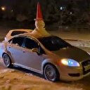 Bursa'da otomobilinin tavanına yaptığı 'kardan adam' ile şehir turu attı