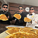 Fırıncılığa yeni soluk: Kahramanmaraşlı üç gençten şov, film çekimi değil bunlar da takım elbiseli ustalar