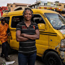 Prendre le volant pour gagner sa vie: les Nigérianes s'imposent dans les transports