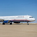 ABD'de yolcu uçağı havalimanında alev aldı: Yolcular tahliye edildi