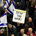 La police israélienne disperse des manifestants anti-gouvernementaux devant la Knesset