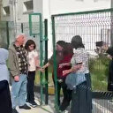 KKTC'de başörtülü öğrenciler yine okula alınmadı Sendikaya bağlı öğretmenler kapıda nöbet tuttu