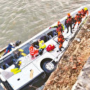 Yolcu otobüsü nehre düştü