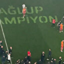 Derbi sonu dikkat çeken mesaj: Sahanın zeminine yansıtıldı