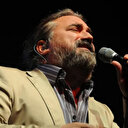 Volkan Konak sahnede fenalaşma görüntüsü