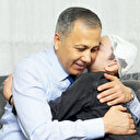 Bakan Yerlikaya sokak köpeklerinin saldırısına uğrayan Tunahan'ın evinde iftar etti