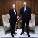 Le ministre turc des Affaires étrangères rencontre ses homologues iranien et ouzbek à l'OCI