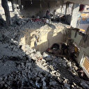 İşgalci İsrail Gazze'de yerinden edilen Filistinlilerin kaldığı okulu vurdu