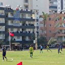 Sanki Süper Lig maçı: Taraftarlar balkonları ve damları doldurdu