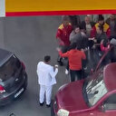 Küçükçekmece'de sıra kavgasını çay içerek izleyen adam kamerada