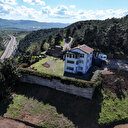 Sosyal medyada ünlenen dağın zirvesindeki 'yalnız ev' yeni sahibini bekliyor