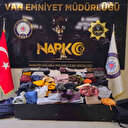 Uyuşturucu kaçakçılığı yöntemi pes dedirtti: Kıyafetlere yedirmişler