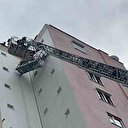 12. katta can pazarı: İki işçi iskelede mahsur kaldı