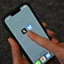 Bluesky, rival de X, institue une icône pour les comptes certifiés