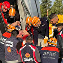 Vestel'in beyaz eşya yüklü tırı devrildi: Biri ağır iki kişi yaralandı