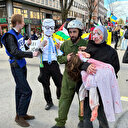 İsveç'ten Gazze'ye destek: Dikkat çekmek için kostüm giyip canlandırma yaptılar