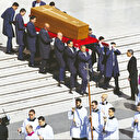 Papa son yolculuğuna uğurlandı