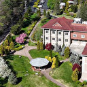 FETÖ elebaşının mezarı camlarla çevrildi: Türbeye benzetilen mezarın yanında iş makinesi bekliyor