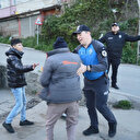 Samsun’da heyelan riskine aldırış etmediler: Israrla polislerin kapattığı yoldan geçmeye çalıştılar