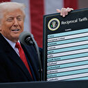 Trump signe un décret imposant des tarifs douaniers réciproques aux pays du monde entier