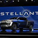 Droits de douane: Stellantis "suspend ses prévisions" pour 2025