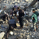 Katil İsrail ordusu Gazze'nin güneyinde bir eve saldırı düzenledi: 10 Filistinli hayatını kaybetti