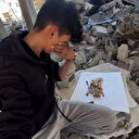 Gazzeli genç işgalci İsrail'in katlettiği ailesinin kemiklerini gözyaşlarıyla topladı