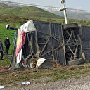 Van'da yolcu otobüsü devrildi: Çok sayıda yaralı var