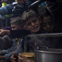 Hamas: Gazze'ye girişi engellenen binlerce yardım tırı varken çocukların açlıktan ölmesi savaş suçudur