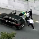 Avcılar’da tekmeli yumruklu trafik kavgası kamerada