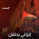 إنزاغي يلوح بعلم فلسطين باحتفالات صعود فريقه

