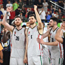 Karşıyaka erteleme maçında Anadolu Efes'i ağırlıyor