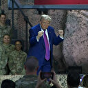 Donald Trump Katar’da görev yapan ABD askerlerine moral vermek için dans etti