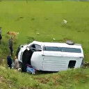 Minibüs kaygan yolda kontrolden çıktı: Ağır yaralılar var