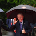 Cumhurbaşkanı Erdoğan Arnavutluk'ta: Resmi törende samimi anlar 'Spor ayakkabı giyiyorsun'