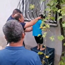 Osmaniye'de başı pencere korkuluğuna sıkışan çocuğu itfaiye ekibi kurtardı