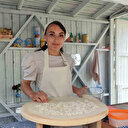 Cesaret edemeyenlerin ilhamı oluyor: 28 yaşındaki Elif hem anne hem de kendi işinin patronu