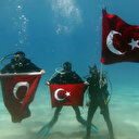 Fethiye’de dalgıçlardan deniz altında 19 Mayıs coşkusu