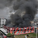 Mersin'de ses ve görüntü sistemleri üretilen fabrikada yangın çıktı