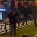 Bursa'da Türk bayrağını yakma girişimi vatandaşın müdahalesiyle engellendi