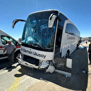 Yolcu otobüsü direğe çarptı: Yaralılar var