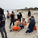 İzmir'de acı olay: Denize giren genç boğuldu, arkadaşları sinir krizi geçirdi