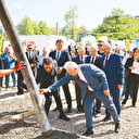 İkinci fabrikayı açarken üçüncünün temelini attı