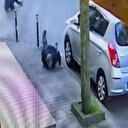 Ümraniye'de motosikletli saldırgan araçtan inen adama kurşun yağdırdı: Husumetlilerini sakladığı için vurulmuş