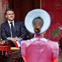 A son arrivée au Vietnam, Macron reçoit "un coup" sur le visage !