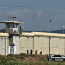 الاحتلال يشرع بإجراءات سحب الجنسية وترحيل 4 عرب معتقلين بسجونه