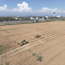 Antalya'da sadece turizm yok hasat var: Yüzler gülüyor, dekardan 600 kilo verim